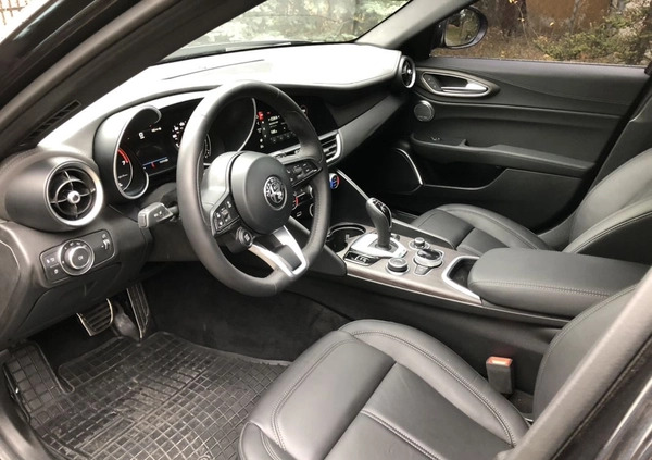 Alfa Romeo Giulia cena 130000 przebieg: 3658, rok produkcji 2022 z Warszawa małe 379